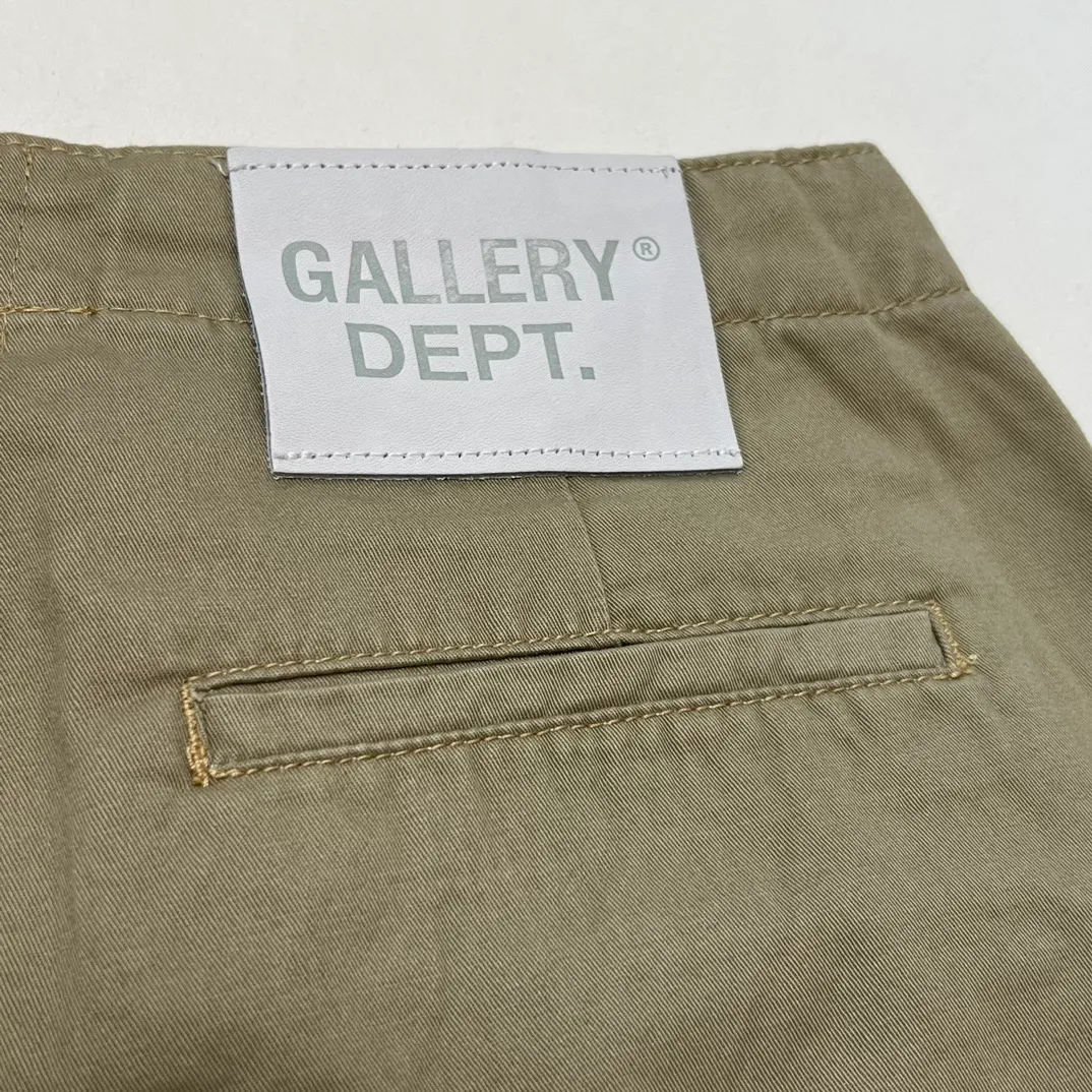 GALLERY DEPT. RICKY SHORT/KHAKI Splash-ink knife-cut khaki work shorts, khaki color 30-32-34-36 code, re-adjusted version, re-washed to make old VINTAGE, hand-made acrylic splash-ink graffiti, genuine cowhide steel stamped LOGO leather tag, original version with LOGO buttons